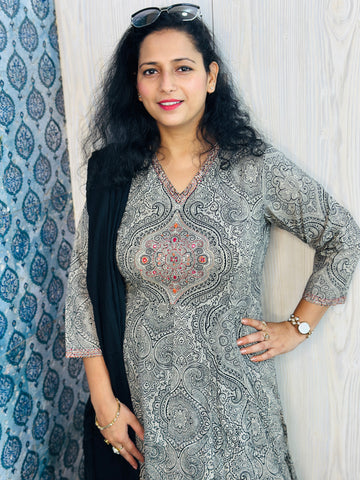 Frock-Style Resham Embroidered Suit Set with Kalamkari Print & Black Dupatta