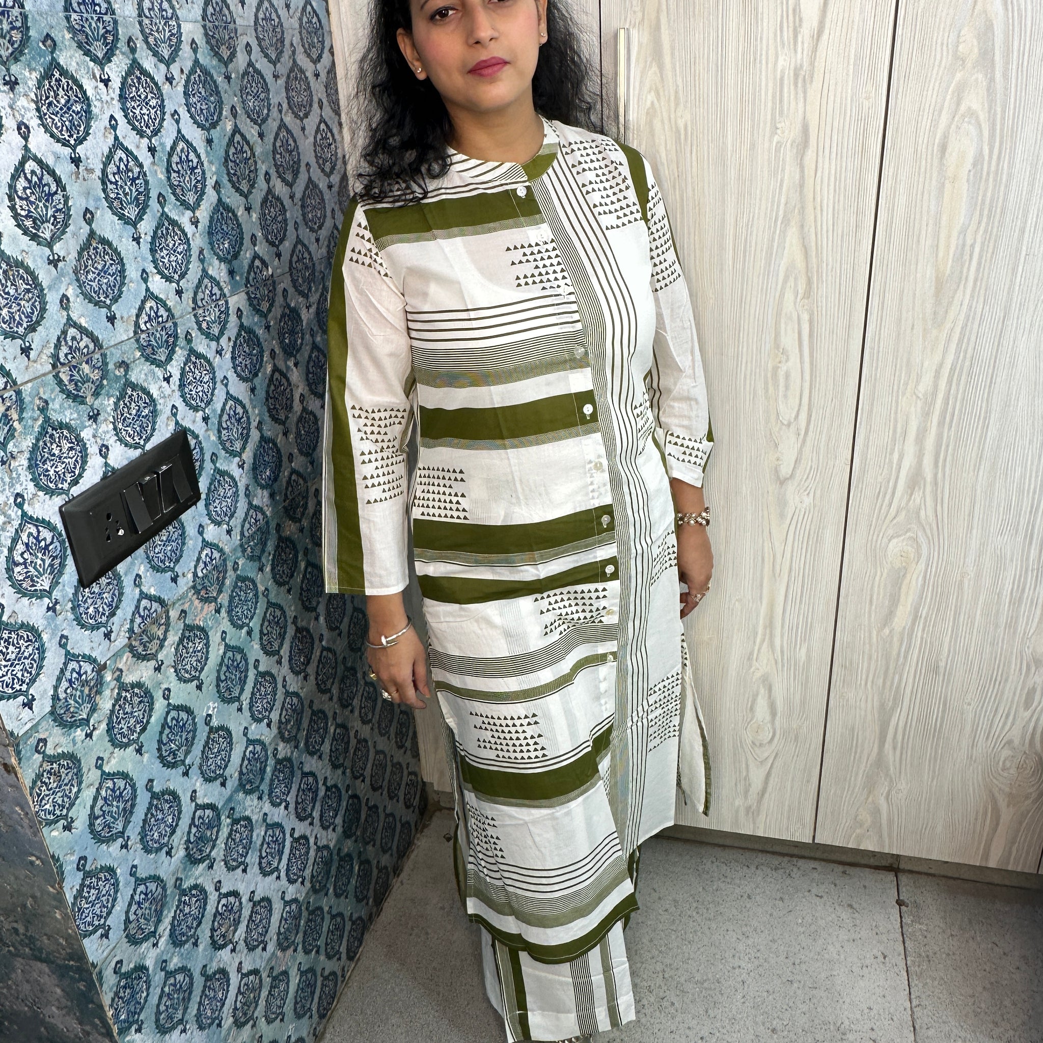 White & Green Geometric Print 2-Piece Suit Set